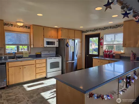 Kitchen - 1301 S 3rd Ave #2B, Sequim, WA 98382 photo 5 of 5
