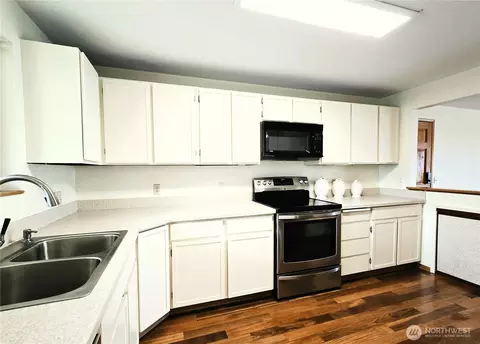 Kitchen - 1301 S 3rd Ave #2B, Sequim, WA 98382 photo 1 of 5