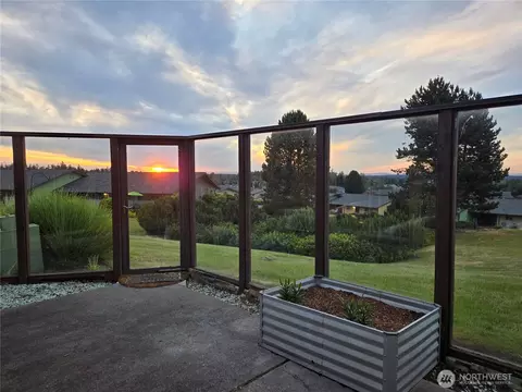 1301 S 3rd Ave #2B, Sequim, WA 98382