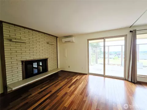 Living - 1301 S 3rd Ave #2B, Sequim, WA 98382 photo 2 of 6