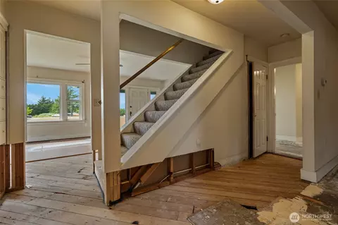 Entry Way - 42410 264th Ave SE, Enumclaw, WA 98022 photo 1 of 1