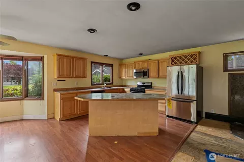 Kitchen - 42410 264th Ave SE, Enumclaw, WA 98022 photo 1 of 3