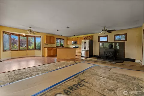 Living - 42410 264th Ave SE, Enumclaw, WA 98022 photo 1 of 10