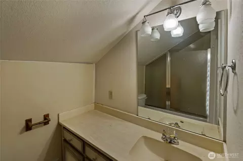 Bath - 42410 264th Ave SE, Enumclaw, WA 98022 photo 3 of 4