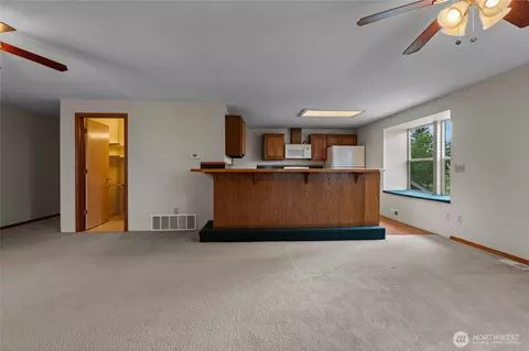 Living - 42410 264th Ave SE, Enumclaw, WA 98022 photo 10 of 10