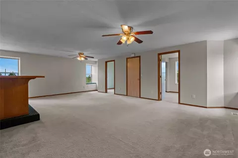 Living - 42410 264th Ave SE, Enumclaw, WA 98022 photo 9 of 10