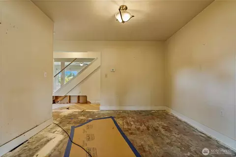 Living - 42410 264th Ave SE, Enumclaw, WA 98022 photo 4 of 10