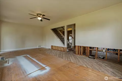 Living - 42410 264th Ave SE, Enumclaw, WA 98022 photo 7 of 10