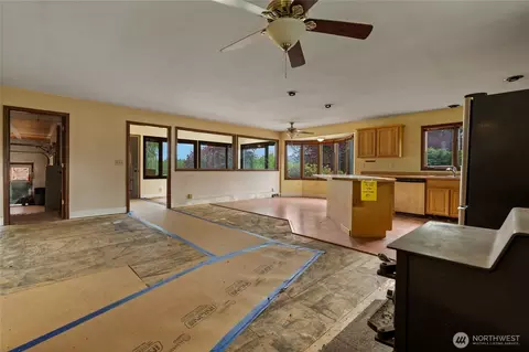 Living - 42410 264th Ave SE, Enumclaw, WA 98022 photo 2 of 10