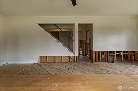 Living - 42410 264th Ave SE, Enumclaw, WA 98022 photo 6 of 10