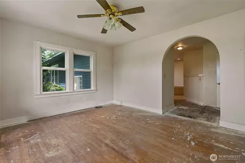 Living - 42410 264th Ave SE, Enumclaw, WA 98022 photo 8 of 10