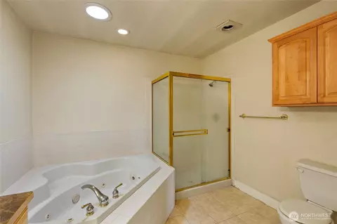 Bath - 42410 264th Ave SE, Enumclaw, WA 98022 photo 2 of 4