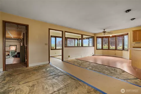 Living - 42410 264th Ave SE, Enumclaw, WA 98022 photo 5 of 10