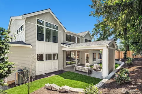 Exterior - 2425 153rd Ave SE, Bellevue, WA 98007 photo 5 of 6