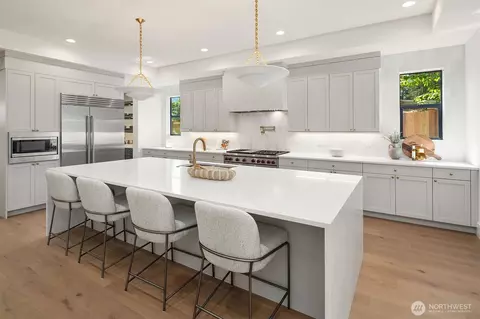 Kitchen - 2425 153rd Ave SE, Bellevue, WA 98007 photo 3 of 7