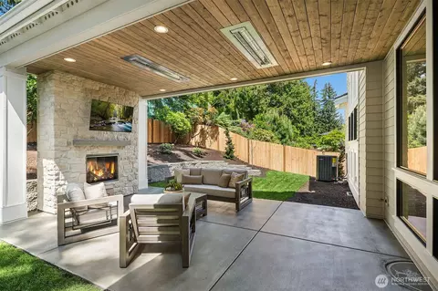 Exterior - 2425 153rd Ave SE, Bellevue, WA 98007 photo 3 of 6