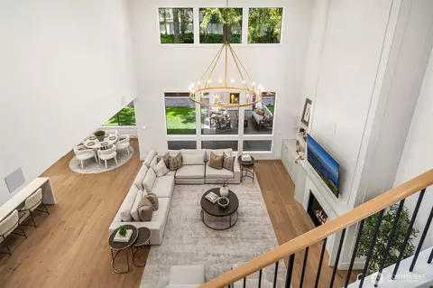 Living - 2425 153rd Ave SE, Bellevue, WA 98007 photo 4 of 5