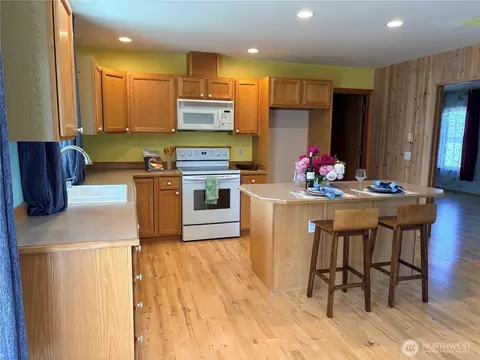 Kitchen - 181 Duke Dr, Sequim, WA 98382 photo 2 of 3