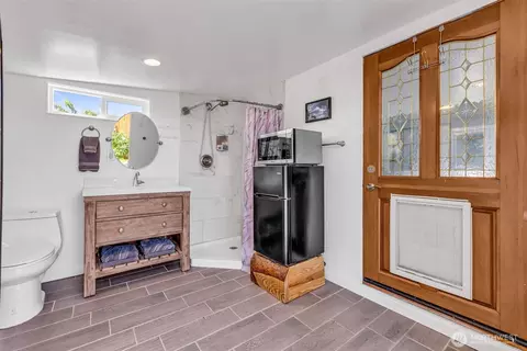 Bath - 181 Duke Dr, Sequim, WA 98382 photo 4 of 6