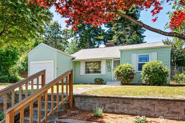 8221 23rd Ave NE, Seattle, WA 98115
