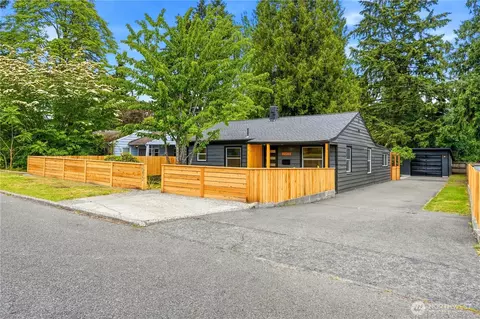 15822 26th Ave NE, Shoreline, WA 98155