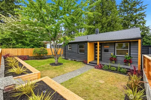 15822 26th Ave NE, Shoreline, WA 98155