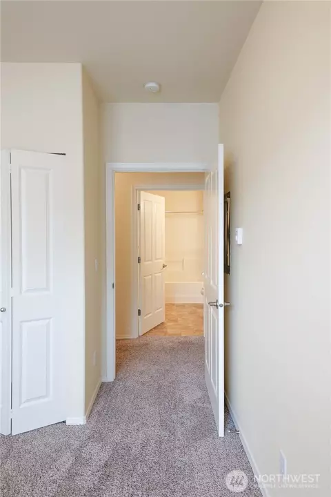 Entry Way - 14915 38th Dr SE #FF3022, Bothell, WA 98012 photo 3 of 3