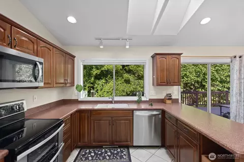 Kitchen - 4033 120th Pl SE, Everett, WA 98208 photo 2 of 2