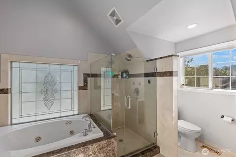 Bath - 4033 120th Pl SE, Everett, WA 98208 photo 4 of 6