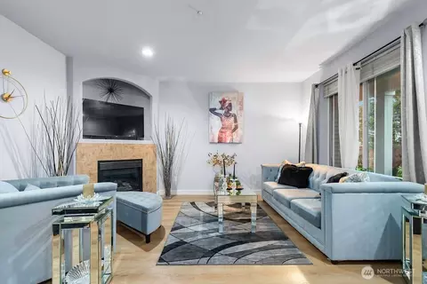 8943 Gravelly Lake Dr SW #2, Lakewood, WA 98499