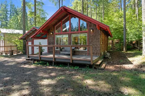 570 N Duckabush Dr W, Hoodsport, WA 98548
