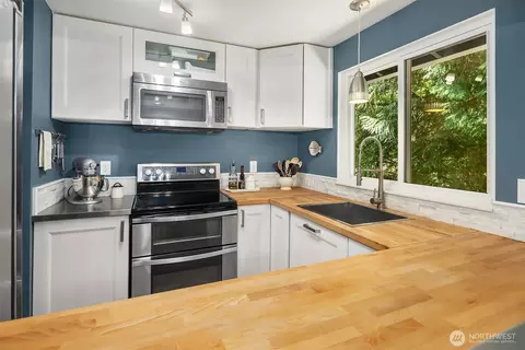Kitchen - 16409 29th Dr SE, Bothell, WA 98021 photo 1 of 3