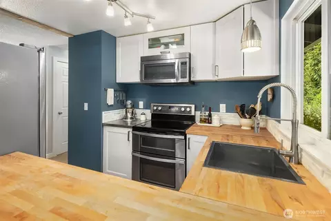 Kitchen - 16409 29th Dr SE, Bothell, WA 98021 photo 3 of 3