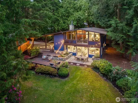 1305 Kings Pl NW, Bainbridge Island, WA 98110