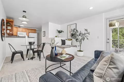 5624 Roosevelt Way NE #202, Seattle, WA 98105