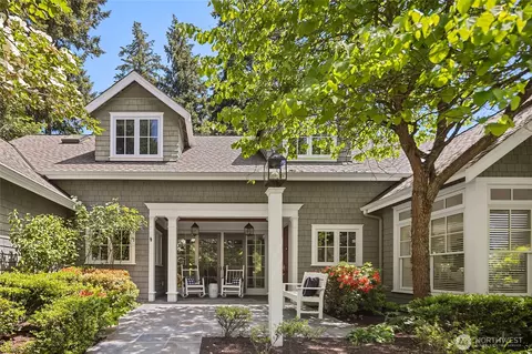 2720 105th Ave SE, Beaux Arts Village, WA 98004