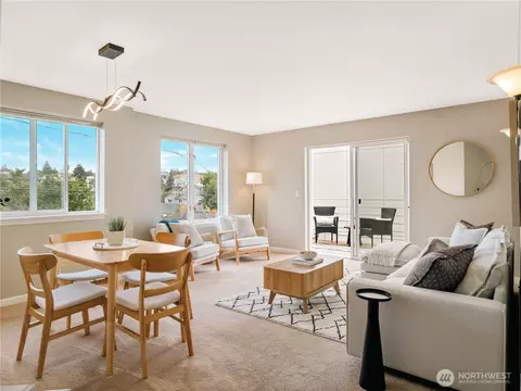 5624 Roosevelt Way NE #302, Seattle, WA 98105
