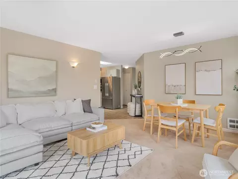 5624 Roosevelt Way NE #302, Seattle, WA 98105