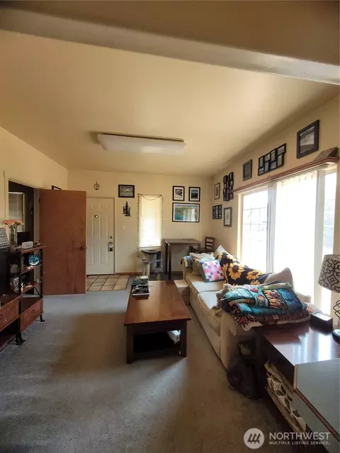 616 S Race St, Port Angeles, WA 98362