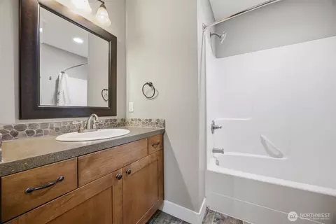 Bath - 803 Mapleridge Dr, Everson, WA 98247 photo 1 of 3