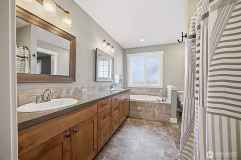 Bath - 803 Mapleridge Dr, Everson, WA 98247 photo 3 of 3