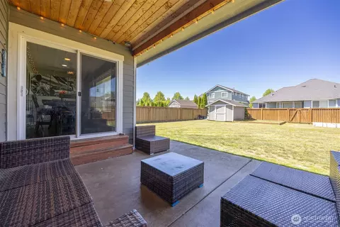 Exterior - 803 Mapleridge Dr, Everson, WA 98247 photo 5 of 9