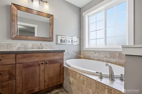 Bath - 803 Mapleridge Dr, Everson, WA 98247 photo 2 of 3