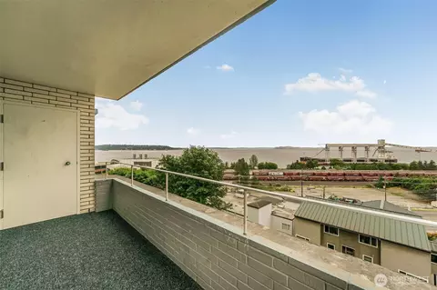 521 5th Ave W #306, Seattle, WA 98119
