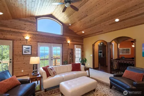 Living - 114 Howard Heights Rd, Sequim, WA 98382 photo 2 of 5
