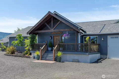 268 S Welcome Slough Rd, Cathlamet, WA 98612