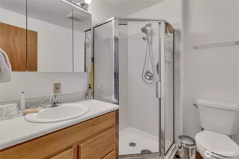 Bath - 20804 SE 450th St, Enumclaw, WA 98022 photo 2 of 2