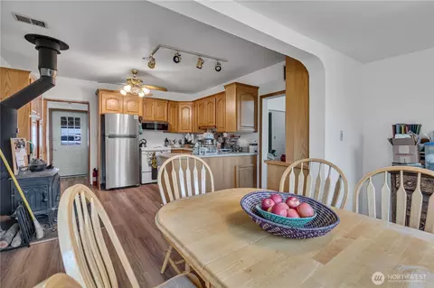 Dining - 20804 SE 450th St, Enumclaw, WA 98022 photo 2 of 3