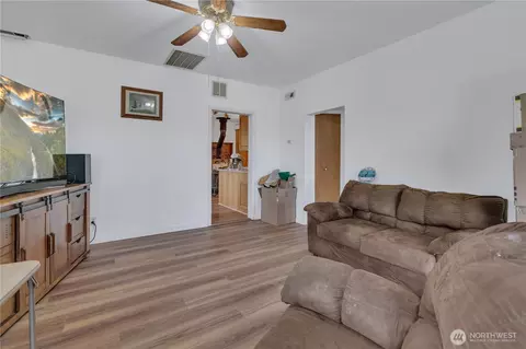 Living - 20804 SE 450th St, Enumclaw, WA 98022 photo 1 of 1
