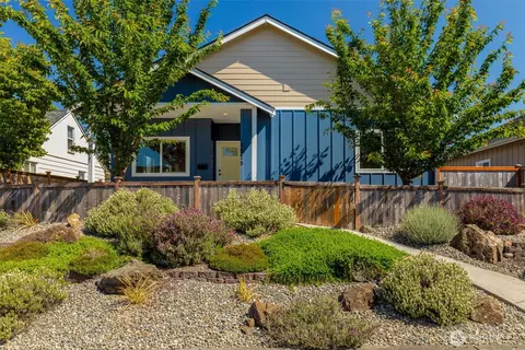 1025 S 59th St, Tacoma, WA 98408